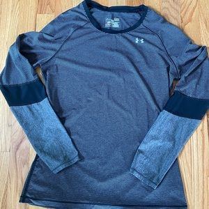Ladies UnderArmour Gray Long-sleeve Athletic Shirt